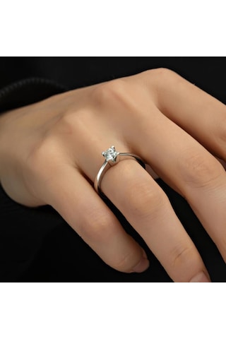 4 Tırnaklı Swarovski Taşlı 925 Gümüş Tektaş Yüzük