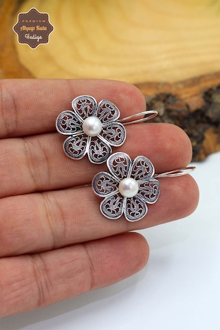 Sedef Taşlı Papatya Model Oksitli Telkari Kadın Gümüş Küpe