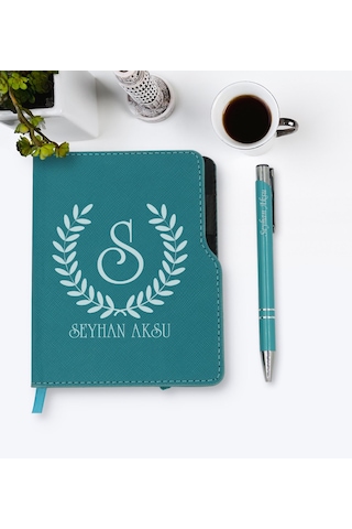 Kişiye Özel Çelenk Baş Harfli Isimli Turkuaz Termo Deri Defter Ka N11.2109