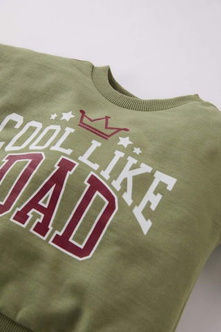 DeFacto Erkek Bebek 2'li Takım Bisiklet Yaka Baskılı Sweatshirt Beli Lastikli Alt D6768A524WNKH461 Haki