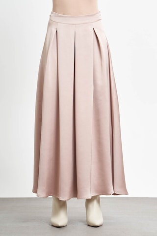 Önü Pileli Saten Bej Etek 001