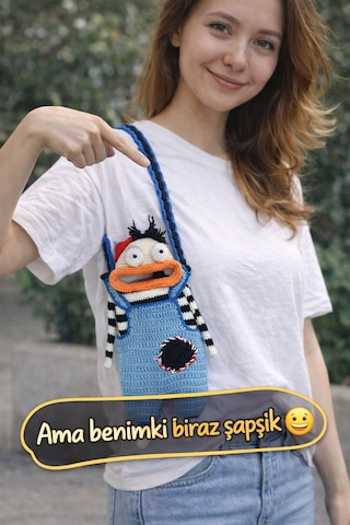 Tulum Giymiş Şapşik Telefon Çantası Çok Renkli