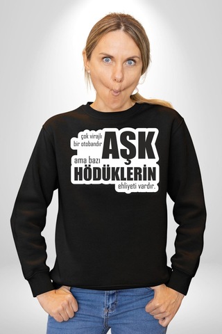 Çok Virajlı Bir Otabandır Aşk, Ama Bazı Hödüklerin Ehliyeti Vardır Yazılı Unisex Siyah Sweatshirt Siyah