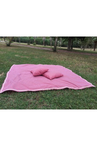 Kırmızı Pötikareli Piknik Örtüsü 160 160 Ve 2 Adet Minder 40 40cm