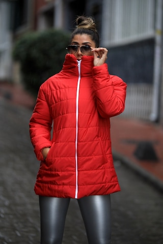 Keyifli Moda Kadın Kırmızı Dik Yaka Uzun Şişme Mont