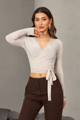 Kadın Dantel Detaylı Kruvaze Bağlamalı Crop Bluz Bej