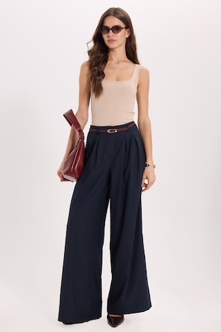 Tudors Kadın Slim Fit Dar Kesim Askılı Kare Yaka Sırtı Açık Sandy Kumaş Çıtçıtlı Bej Body-51254