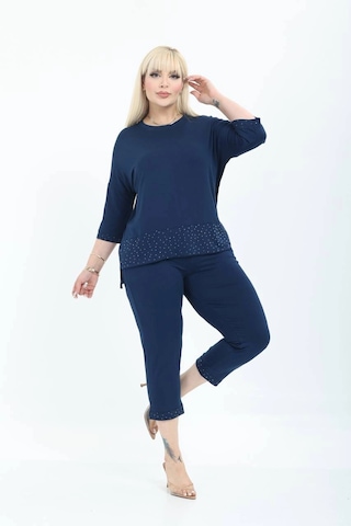 Modasehle Büyük Beden Alt Ve Yan Taş Detaylı Kapri Boy Likralı Viskon Takım Lacivert
