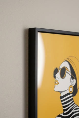 Kadın Figürlü Dekoratif Duvar Tablosu 25x60 Cm Siyah Çerçeveli Modern Dikey Tablo