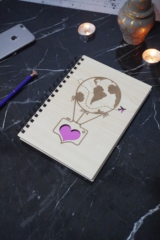 Dünyalı Balon Desenli Ahşap Defter - Günlük - A5 Spiralli Çizgisiz Defter Ahşap Rengi Banu