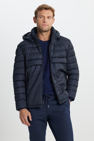 AC&Co / Altınyıldız Classics Erkek Lacı Standart Fit Normal Kesim Çıkma Kapüşon Dik Yaka Yan Cepli Mont Lacı Lacivert