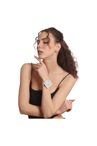 Kadın Lak Gümüş Renk Kaplama Ayarlanabilir Açık Bant Örgü Dokulu Geometrik Figürlü Bileklik Gümüş