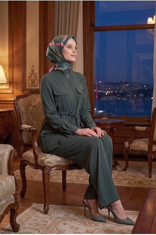 Armine Trend Fermuarlı Dik Yaka Bel Büzgülü Pantolonlu İkili Tesettür Takım Zümrüt 26yt6180
