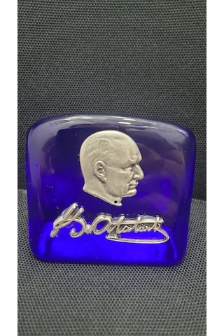 Atatürk İnsiyalli Dökme Cam Kağıt Ağırlığı El Yapımı Obje 8x6x4cm