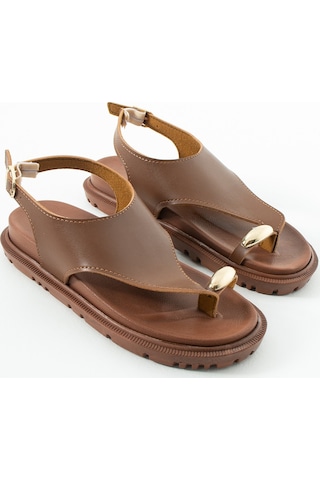 Polomia Comfort Kadın Parmak Arası Metal Detaylı Kalın Taban Flat Sandalet Taba