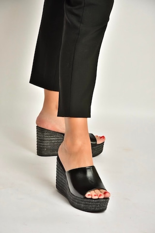 Fox Shoes Y996559960 Siyah Rustik Dolgu Tabanlı Kadın Terlik Siyah