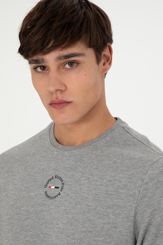U.S. Polo Assn. Erkek Regular Fit Bisiklet Yaka Gri Melanj Sweatshirt 50293436-VR086