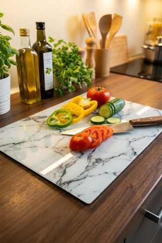 Makri Home Beyaz Mermer Desenli Cam Kesme Ve Sunum Tahtası Temperli Cam, 25 35 Cm Beyaz