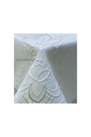 Hazır Dantel İşleme Görünümlü Düz Kendinden Çiçek Desenli Pvc Dikdörtgen Muşamba Masa Örtüsü 122 X 153 Cm Krem