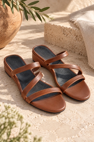 Yeo Leather Hakiki Deri 3 Bantlı Kadın Terlik / Sandalet 3 Cm Dolgu Topuk - Zamansız Tasarım Karamel