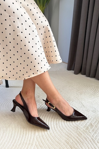 Preshley Kadın Flow Kahve Rugan Sivri Burunlu Kısa 5 Cm Topuklu Rahat Şık Arkası Acık Stiletto Ayakkabı Kahverengi