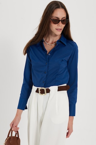 Tudors Kadın Slim Fit Dar Kesim Pensli Vücuda Oturan Klasik Yaka Uzun Kollu Likralı Lacivert Gömlek-40362