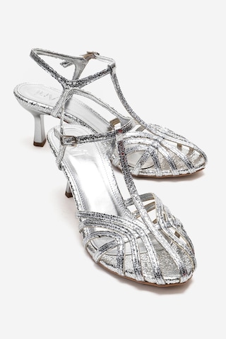 Luvishoes Felip Gümüş Desenli Bantlı Kadın Kısa Topuklu Ayakkabı Gümüş