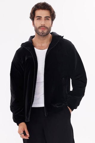 Erkek Kapüşonlu Nova Kumaş Hafif Ve Dayanıklı Şık Mevsimlik Su Ve Rüzgar Geçirmez Yağmurluk Siyah