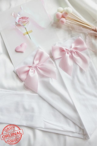 Heleni Pembe Renk Fiyonklu Diz Üstü Beyaz Çorap