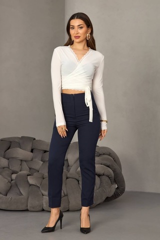 Kadın Dantel Detaylı Kruvaze Bağlamalı Crop Bluz Ekru