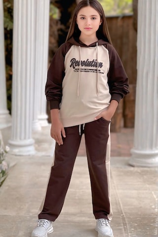 Yazı Desenli Kapşonlu Kahverengi Renk Kız Çocuk Takım Kahverengi