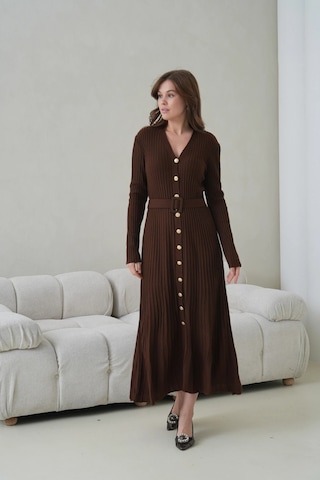 Kadın V Yaka Ful Düğme Kapama Kemer Detay Maksi Boy Fitilli Triko Elbise Kahve