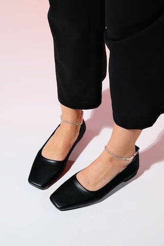 Luvishoes Pohan Siyah Cilt Taş Detaylı Kadın Babet Ayakkabı Siyah