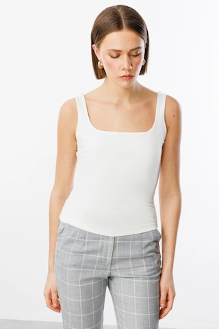 On Fashion Kare Yaka Kadın Kalın Askılı Bluz 25y.on.blz.51508.01 Ekru