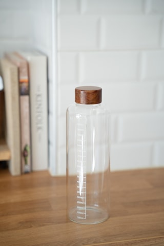 Akasya Kapaklı Ölçekli Cam Matara - 1000 Ml