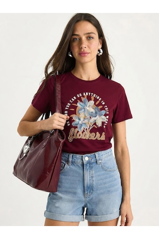 Shade Kadın Kabartma Çiçek Aplikeli Yazı Baskılı Basic T-shirt 7524 60283951 - Bordo