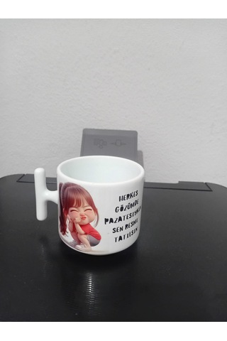 Herkes Gözümde Pazartesiyken Sen Resmi Tatilsin Figürlü T Kupa 07 Beyaz