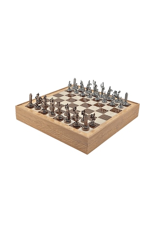 Gifthome Orta Boy Metal Yunan Mitolojisi Satranç Tk. Antik Ve Rustik Desenli Sandıklı Mdf Tahtası 36x36 Cm.