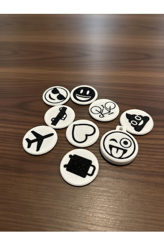 Mini Emoji Apple Uyumlu AirTag  Kılıfı - Gizli Takip Tutucu Anahtarlık 3d Baskılı, Beyaz/siyah Şık Tasarım Kmynt