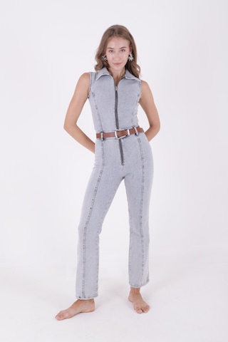 Dekoratif Kemer Detaylı Ve Kolsuz Fermuarlı Rahat Kot Kadın Tulum Kar Yıkama Açık Mavi Denim Kar Yıkama Açık Mavi