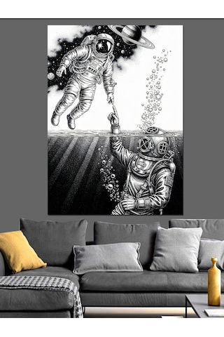 Ahşap Tablo Su Altında El Ele Astronotlar