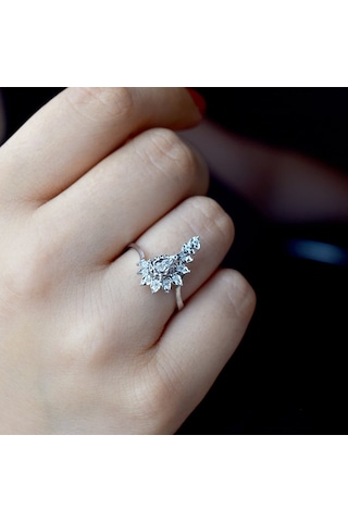 Lilarote 0.13 Ct. Damla Taç Modern Tasarım Pırlanta Yüzük