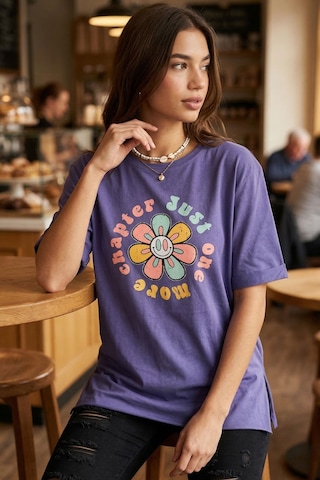 Armonika Kadın Mor Önü Çiçek Baskılı Yanları Yırtmaçlı Pamuklu T-shirt Arm-26y137003
