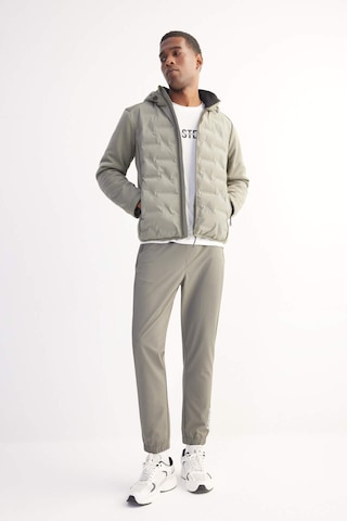 DeFactoFit Rüzgar Geçirmez Mont Slim Fit Dar Kesim Kapüşonlu Fermuarlı Cepli B2301AX25SPKH457