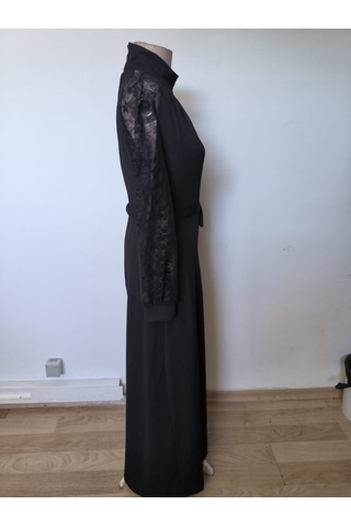 Suma Kadın Uzun Kollu Balıkçı Yaka Damla Detaylı Kuşaklı Yırtmaçlı Uzun Janjan Krep Elbise SIYAH