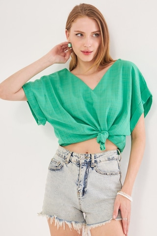 Armonika Kadın Açık Yeşil V Yaka Yanları Yırtmaçlı Arkası Uzun Duble Kol Detaylı Oversize Bluz Arm-24y001074
