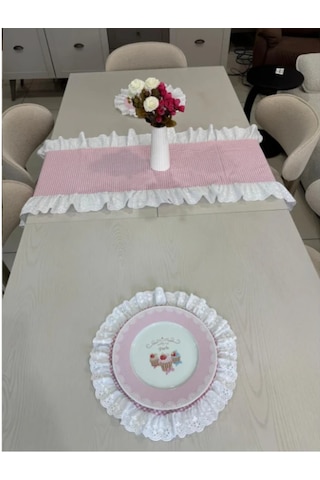 3 Parça Fisto Fırfırlı Set 2 Adet Yuvarlak Amerikan Servisi Supla + 1 Adet Fırfırlı Runner Pembe