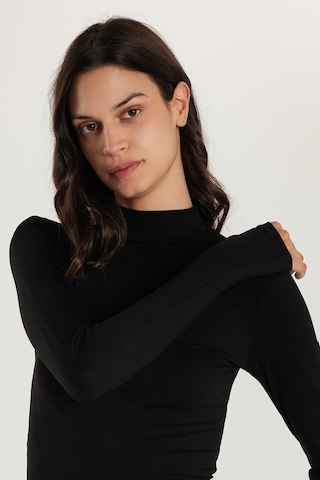 Tudors Kadın Regular Fit Klasik Kesim Viskon Kumaş Balıkçı Yaka Siyah Bluz -34615 Siyah