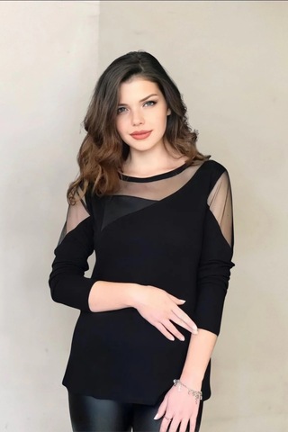 Önü Ve Omuzları Tül Parçalı Bluz Siyah