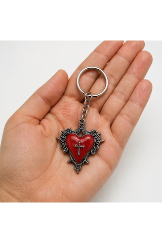 Gotik Kalp Anahtarlık Kırmızı Metal Haç Detaylı Unisex Aksesuar